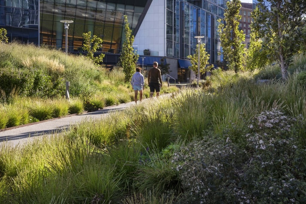 The park at Waterline Square, Manhattan. Photo: Noe & Associates with The Boundary