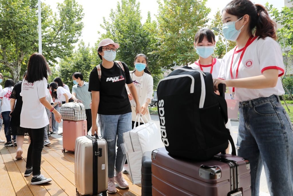 Student volunteers help newcomers carry their luggage at the Minhang campus of East China Normal University in Shanghai on September 13. Photo: Xinhua Student volunteers help newcomers carry their luggage at the Minhang campus of East China Normal University in Shanghai on September 13. Photo: Xinhua