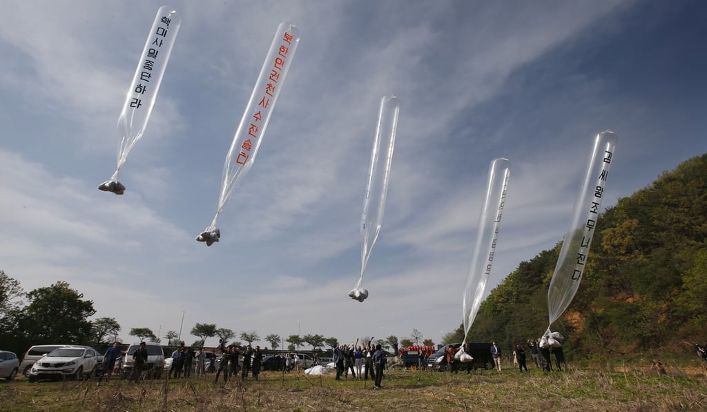 North Korean defectors send balloons carrying anti-Pyongyang leaflets across the border. Photo: EPA
