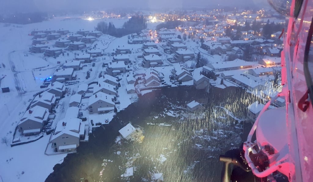 The damage, as seen from a Norwegian Rescue Service helicopter. Photo: AFP