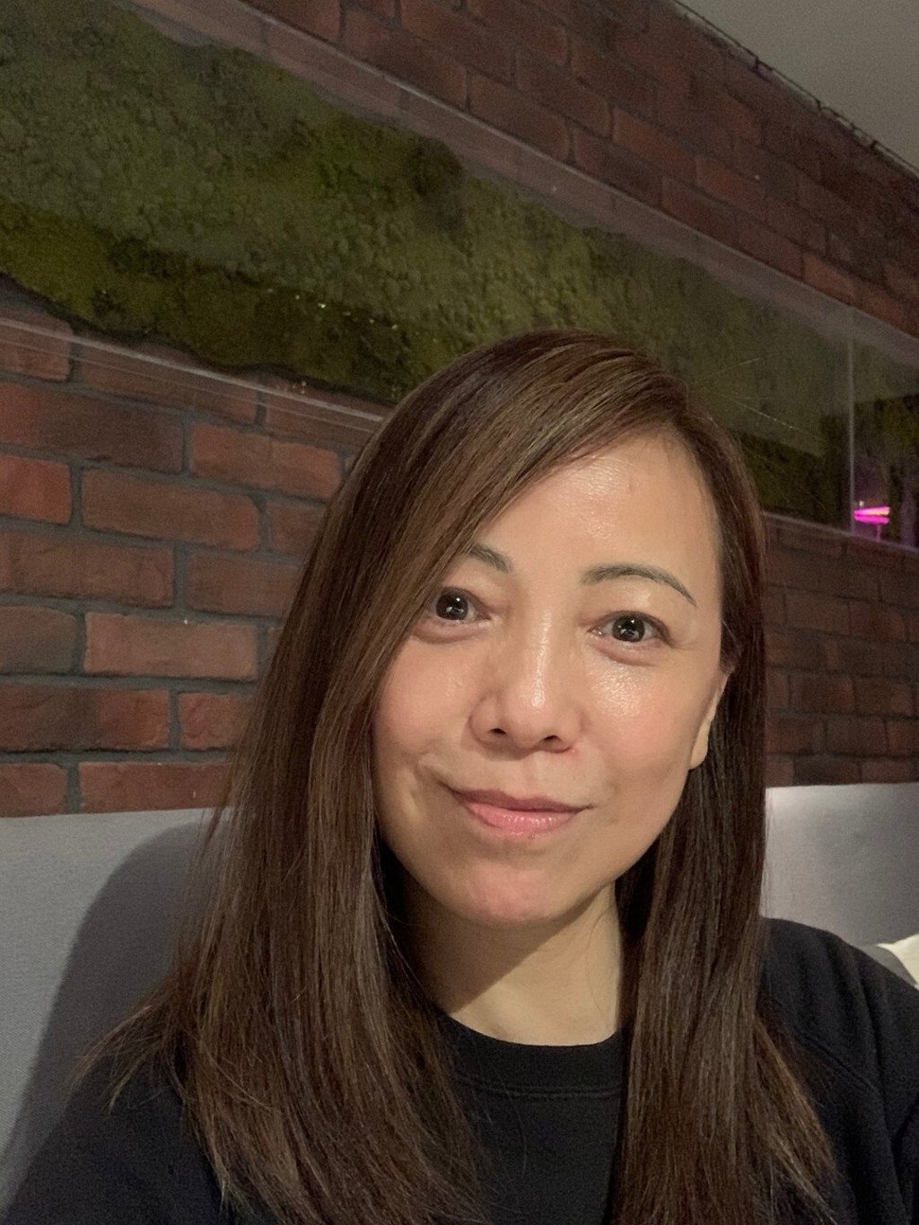 Tang doesn’t wear make-up when she is not acting.