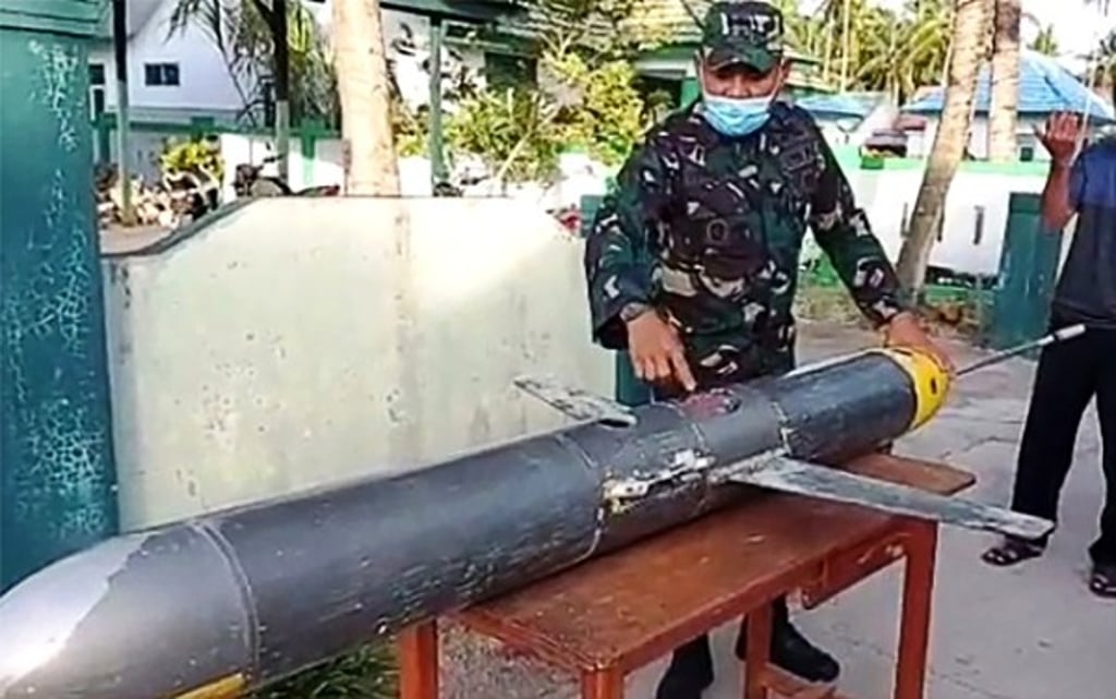 The UUV found in South Sulawesi was 225cm long, had a wingspan of 50cm and had a trailing antenna. Photo: Twitter@Jatosint The UUV found in South Sulawesi was 225cm long, had a wingspan of 50cm and had a trailing antenna. Photo: Twitter@Jatosint