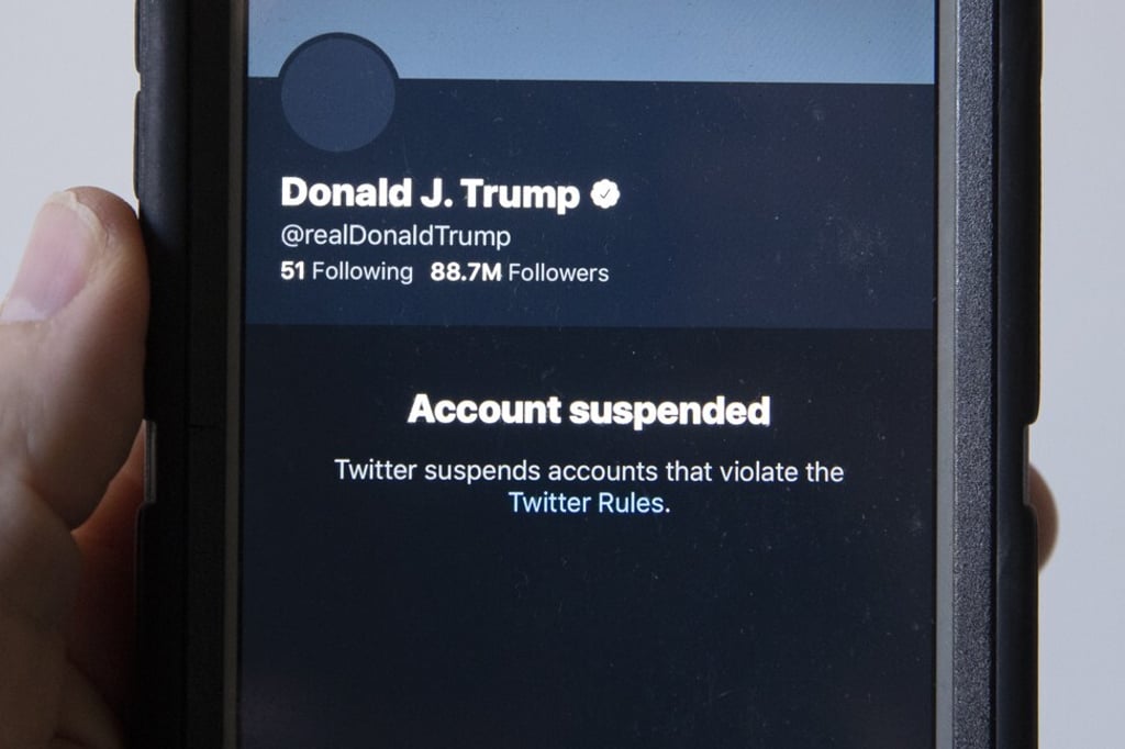A mobile phone displays the suspended status of the Twitter account of US President Donald Trump on January 9, 2021. Photo: EPA-EFE A mobile phone displays the suspended status of the Twitter account of US President Donald Trump on January 9, 2021. Photo: EPA-EFE