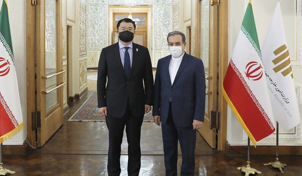 Iran's Deputy Foreign Minister Abbas Araghchi (right) and his South Korean counterpart Choi Jong-kun pose for a photo before a meeting in Tehran on Sunday. Photo: Iranian Foreign Ministry via AP Iran's Deputy Foreign Minister Abbas Araghchi (right) and his South Korean counterpart Choi Jong-kun pose for a photo before a meeting in Tehran on Sunday. Photo: Iranian Foreign Ministry via AP