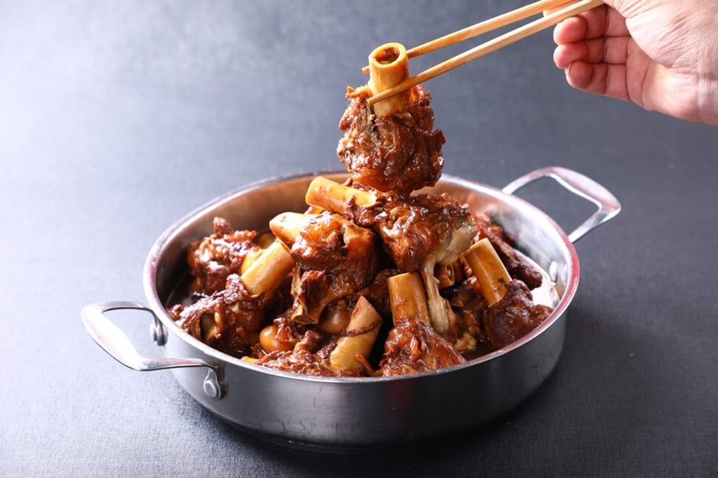 Sheep stick bones pot uses meat and bones from sheep legs. Photo: Guqi (Beijing) Catering Management Group Sheep stick bones pot uses meat and bones from sheep legs. Photo: Guqi (Beijing) Catering Management Group