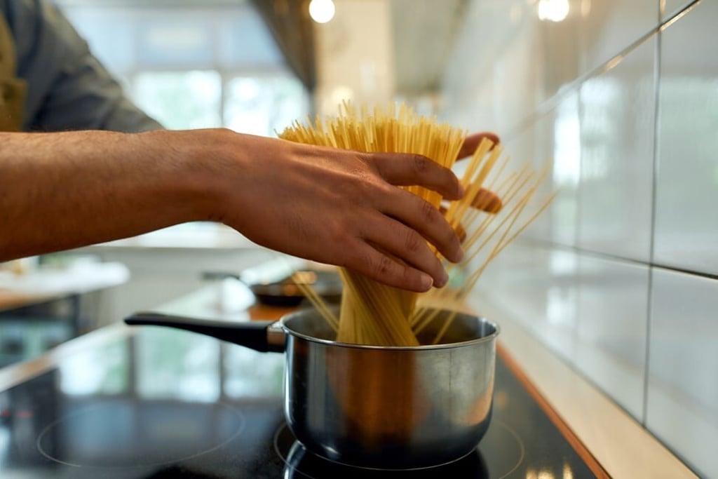 In Europe, cooks generally add a lot of salt to pasta cooking water. Photo: Shutterstock In Europe, cooks generally add a lot of salt to pasta cooking water. Photo: Shutterstock