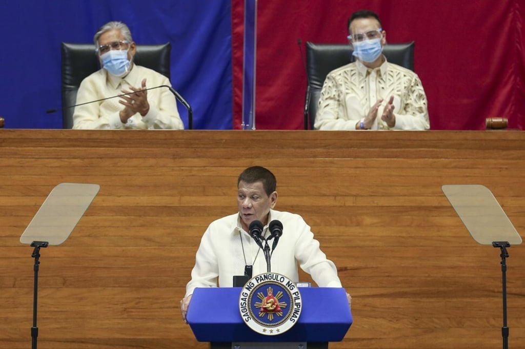 Senate President Vicente Sotto III, upper left, rebuked Congressman Alfredo Garbin Jnr for suggesting the House was already “sitting as a constituent assembly”. Photo: AP Senate President Vicente Sotto III, upper left, rebuked Congressman Alfredo Garbin Jnr for suggesting the House was already “sitting as a constituent assembly”. Photo: AP