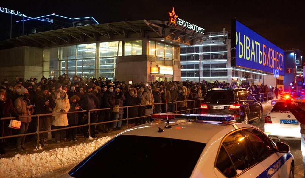Crowds gather as they await the arrival of Alexei Navalny, Russian opposition leader, at Vnukovo International airport in Moscow on Sunday. Photo: Bloomberg