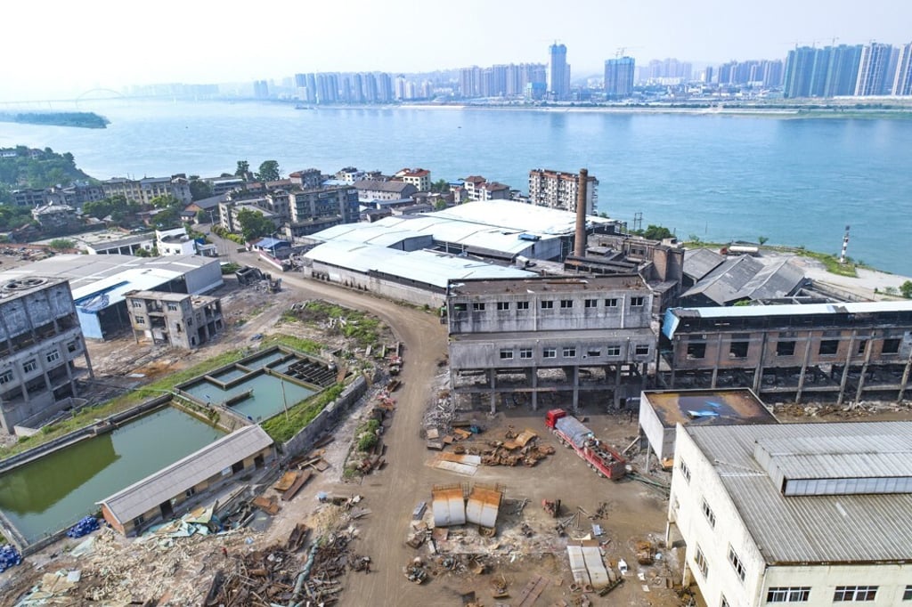 A chemical factory is dismantled along the Yangtze River in Yichang City as part of an effort to reduce pollution in the area. Photo: Xinhua
