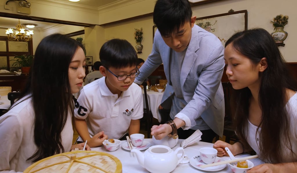 Louis Yan, an internationally renowned professional magician, likes to incorporate elements of dim sum in his magic, which he often performs in teahouses when he is back in Hong Kong.