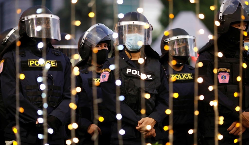 Police officers stand guard during a January 16 demonstration demanding the release of those arrested following the anti-government and monarchy-reform protests in Bangkok. Photo: Reuters