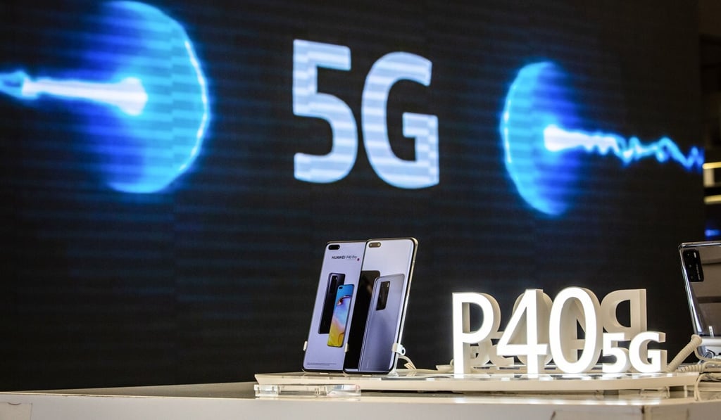 Huawei shows off its P40 5G-ready smartphones in Barcelona, Spain on Jan 21 2021. Photo: Angel Garcia/Bloomberg