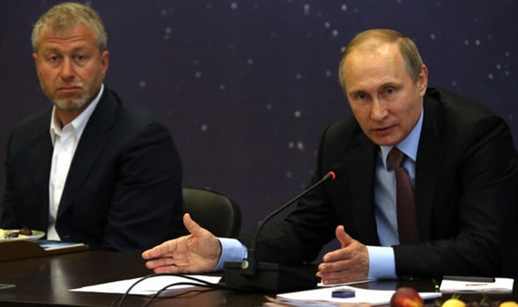 Roman Abramovich, left, and Vladimir Putin.