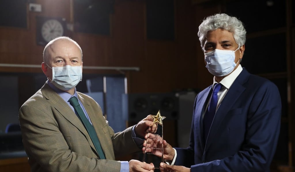 Hugh Chiverton (left), head of English-language programme services at RTHK, presents the Top Corporate Fundraiser prize to Gokul Laroia, Morgan Stanley’s co-chief executive officer for Asia Pacific Photo: Edmond So
