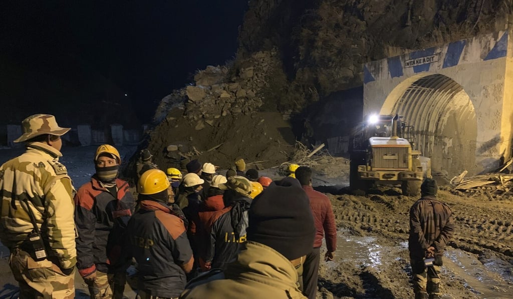 Rescuers clear debris as they try to rescue more than three dozen power plant workers trapped in a tunnel after part of a Himalayan glacier broke off on Sunday. Photo: AP Rescuers clear debris as they try to rescue more than three dozen power plant workers trapped in a tunnel after part of a Himalayan glacier broke off on Sunday. Photo: AP