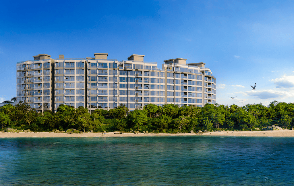 Silversands’ beachfront location in Wu Kai Sha is just a 22-minute drive from Central district.
