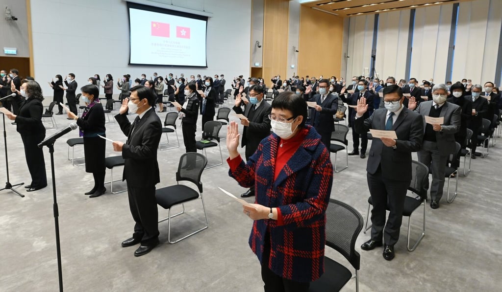 High-ranking civil servants take an oath of allegiance. Source: Information Services Department High-ranking civil servants take an oath of allegiance. Source: Information Services Department