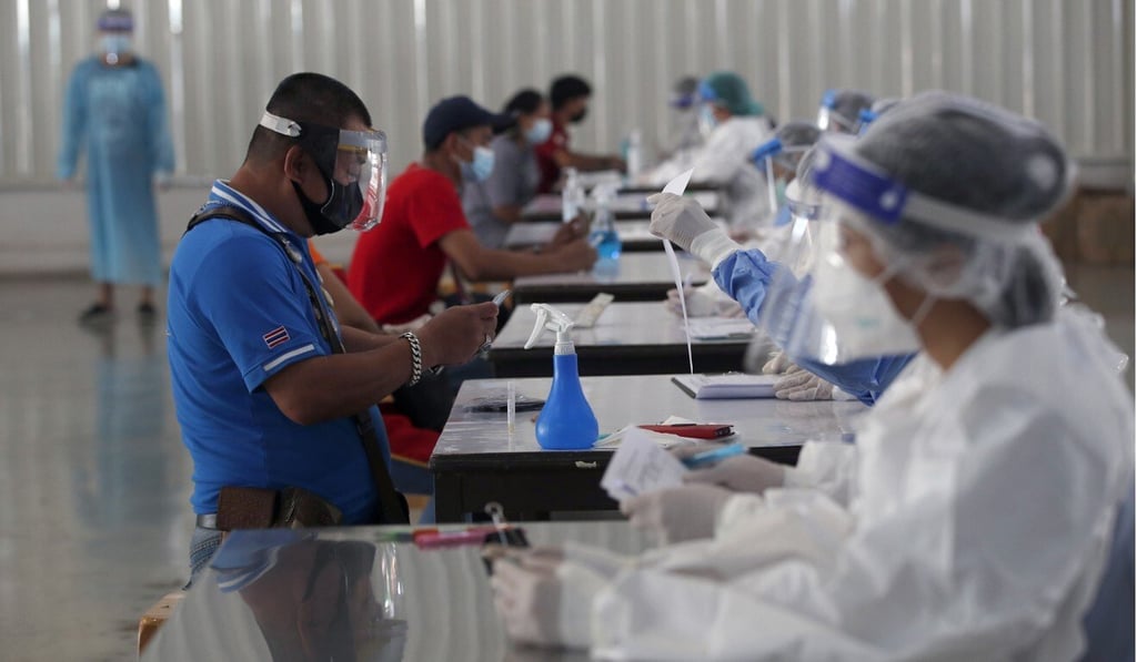 Thai residents and Myanmar migrant workers register for a Covid-19 nasal swab in Nonthaburi province, Thailand. Photo: EPA-EFE