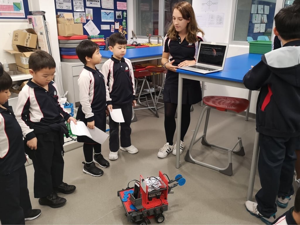 Students at Stamford American School Hong Kong can pursue the American high school diploma and also the International Baccalaureate diploma programme, which prepares students to be strong in academics and also develops character.