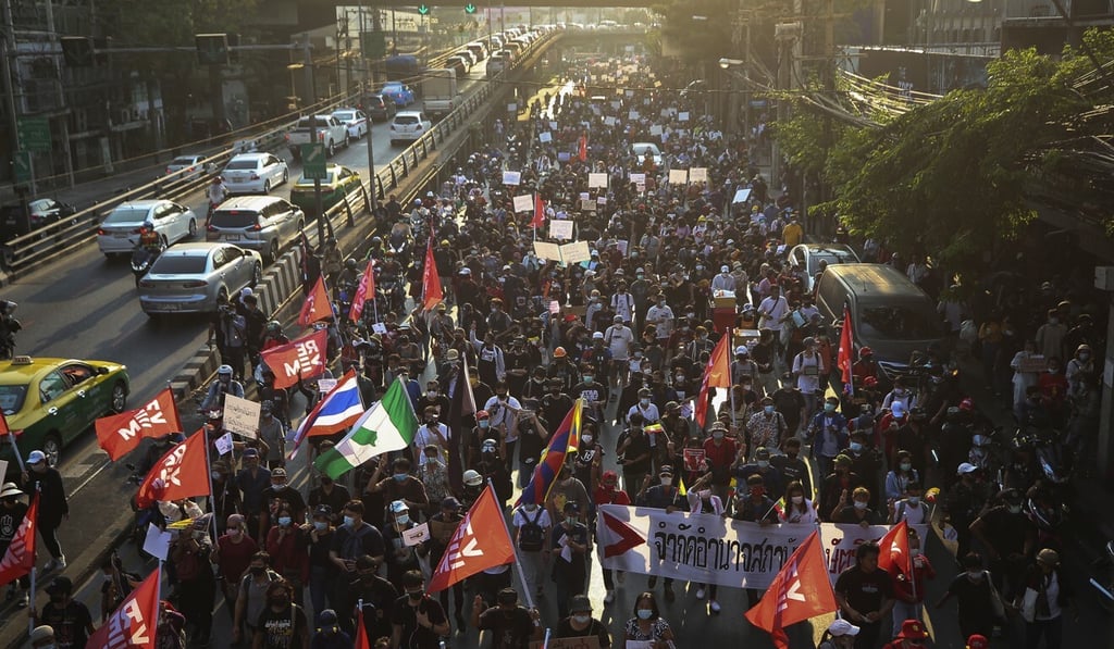 Anti-government protesters march during a protest in Bangkok, Thailand on Sunday towards a military house where Prime Minister Prayuth Chan-ocha lives. Photo: AP Anti-government protesters march during a protest in Bangkok, Thailand on Sunday towards a military house where Prime Minister Prayuth Chan-ocha lives. Photo: AP