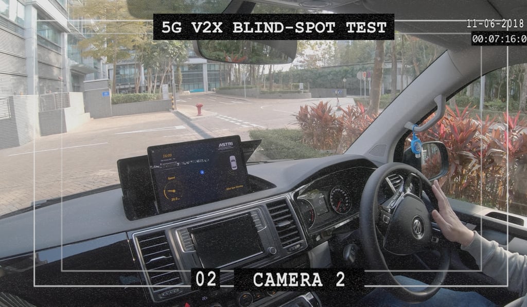 Traffic information collected by the road-test car’s C-V2X communication technology is displayed on a monitor fixed to the vehicle’s dashboard. Traffic information collected by the road-test car’s C-V2X communication technology is displayed on a monitor fixed to the vehicle’s dashboard.