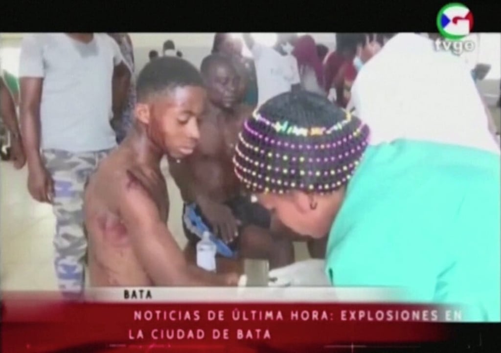 People receive aid at a hospital. Photo: TVGE / Reuters TV People receive aid at a hospital. Photo: TVGE / Reuters TV