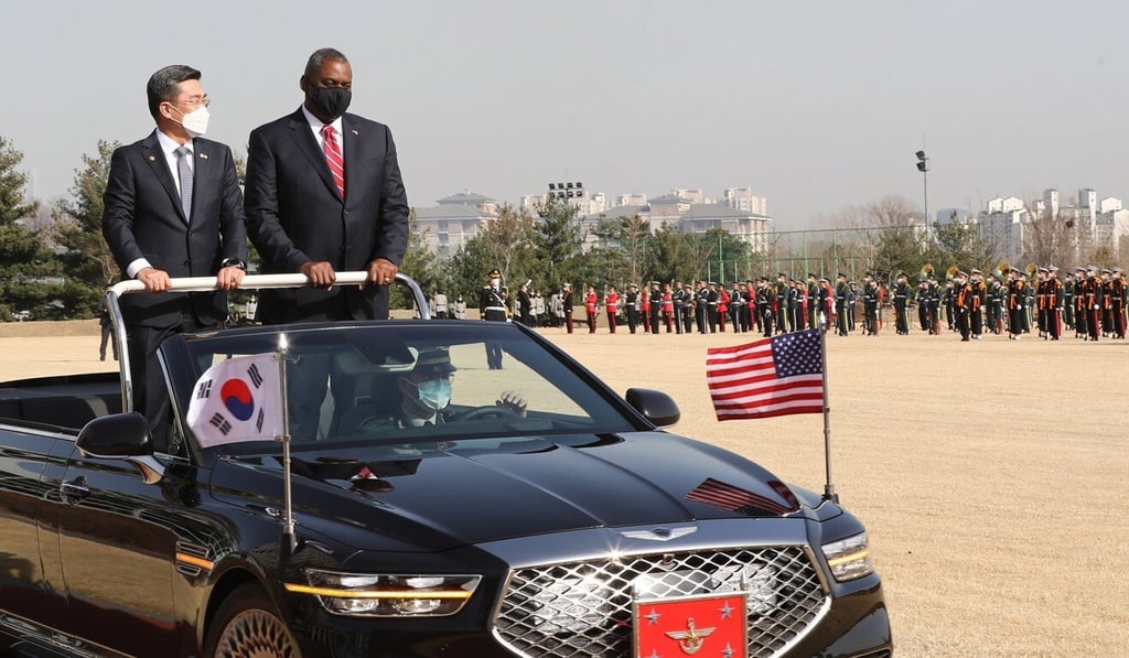 South Korean Defense Minister Suh Wook and US Secretary of Defence Lloyd Austin during a welcoming ceremony at the Ministry of National Defence in Seoul, South Korea. Photo: EPA South Korean Defense Minister Suh Wook and US Secretary of Defence Lloyd Austin during a welcoming ceremony at the Ministry of National Defence in Seoul, South Korea. Photo: EPA