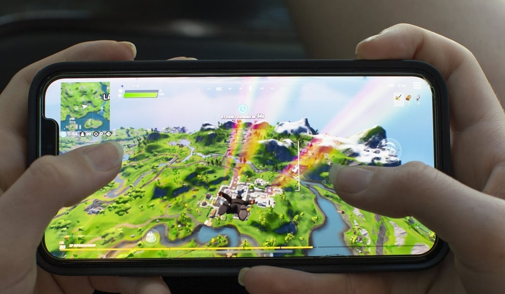A teenager plays the video game Fortnite on an iPhone X in Billerica, Massachusetts, US, on August 24, 2020. Photo: EPA-EFE A teenager plays the video game Fortnite on an iPhone X in Billerica, Massachusetts, US, on August 24, 2020. Photo: EPA-EFE