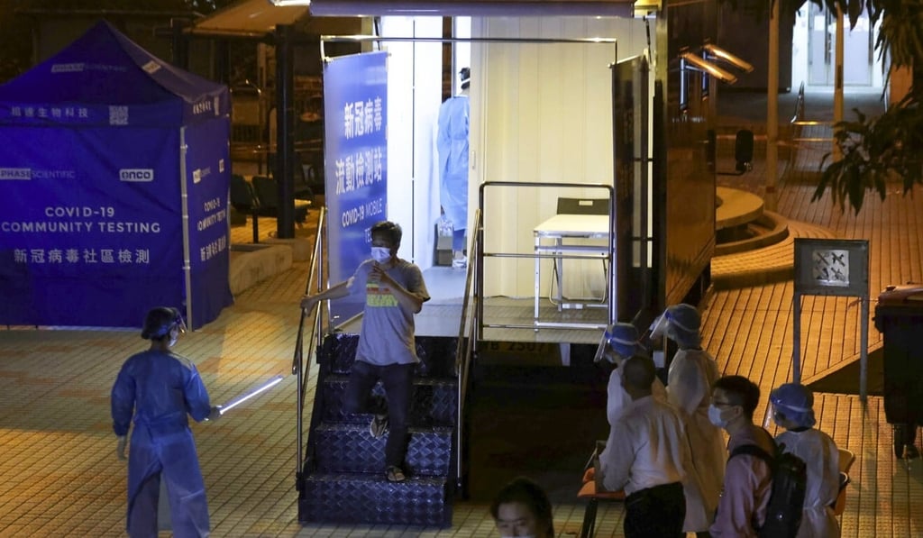 Testing at Fung Hing House was expected to end at 7am on Friday, and residents were likely to be sent to quarantine facilities afterwards. Photo: May Tse Testing at Fung Hing House was expected to end at 7am on Friday, and residents were likely to be sent to quarantine facilities afterwards. Photo: May Tse