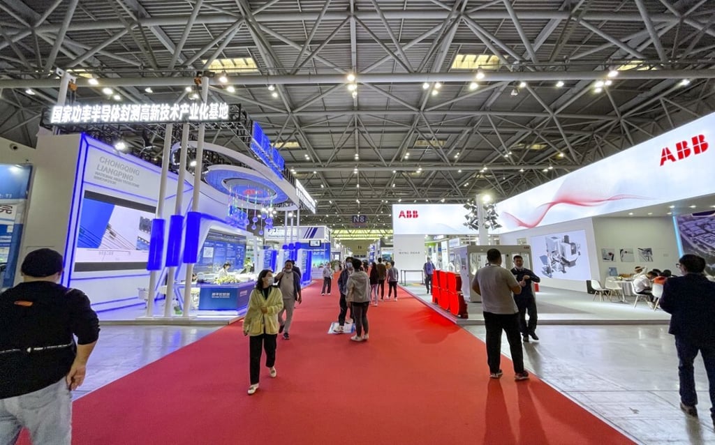 Attendees walk the floor at the 2021 Global Semiconductor Industry Expo on Friday. Photo: Che Pan Attendees walk the floor at the 2021 Global Semiconductor Industry Expo on Friday. Photo: Che Pan