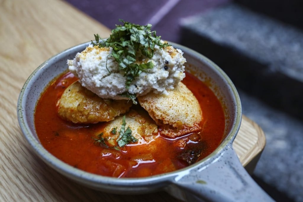 Idlis with sambar and podi at Hotal Colombo. Photo: Jonathan Wong