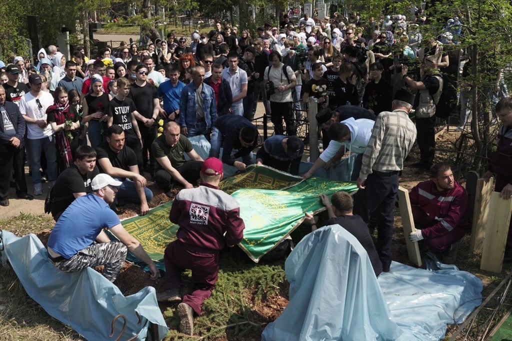 Mourners gather next to the grave during the funeral of Elvira Ignatyeva, an English language teacher who was killed at a school shooting on Tuesday in Kazan, Russia. Photo: AP Mourners gather next to the grave during the funeral of Elvira Ignatyeva, an English language teacher who was killed at a school shooting on Tuesday in Kazan, Russia. Photo: AP