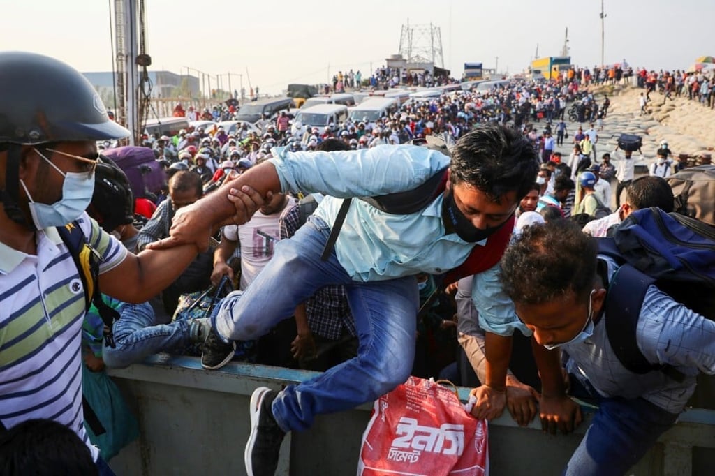 People rush to board a ferry with their belongings at Mawa Ferry Terminal in Munshiganj, Bangladesh on Wednesday. Photo: Reuters