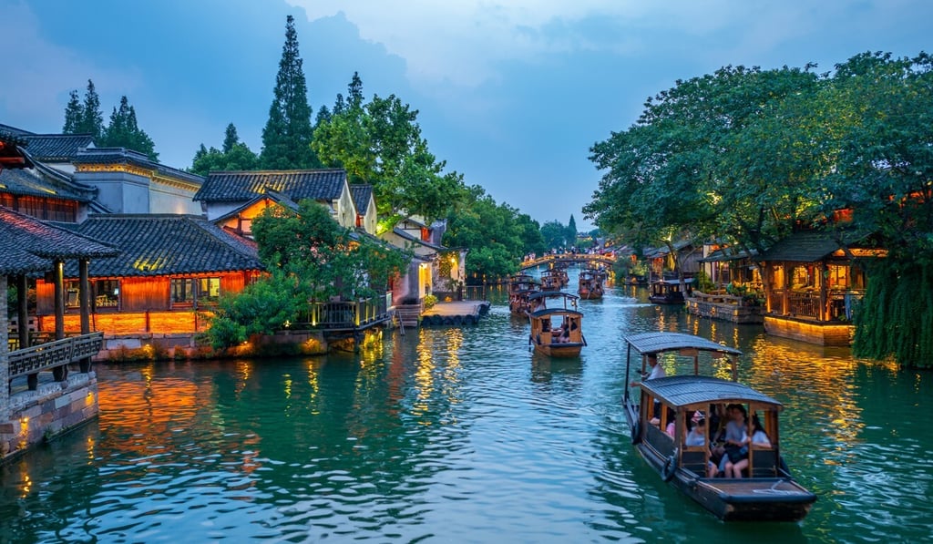 Suzhou is known for its picturesque network of criss-crossing canals and stone bridges, and also home to 50 classical gardens. Suzhou is known for its picturesque network of criss-crossing canals and stone bridges, and also home to 50 classical gardens.