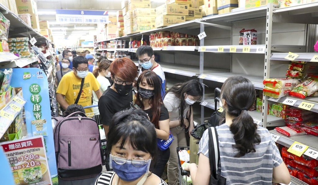 Shoppers empty shelves at a supermarket in Taiwan on Saturday. Photo: CNA Shoppers empty shelves at a supermarket in Taiwan on Saturday. Photo: CNA