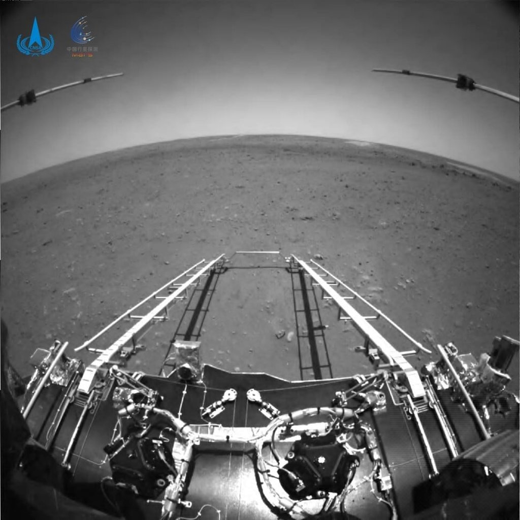 This shot was captured by an obstacle avoidance camera installed in front of the Mars rover. Photo: CNSA This shot was captured by an obstacle avoidance camera installed in front of the Mars rover. Photo: CNSA