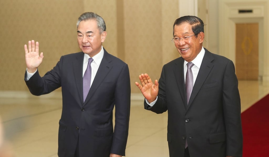 Chinese Foreign Minister Wang Yi and Cambodian Prime Minister Hun Sen meet in Phnom Penh on October 12, 2020. Photo: AP Chinese Foreign Minister Wang Yi and Cambodian Prime Minister Hun Sen meet in Phnom Penh on October 12, 2020. Photo: AP