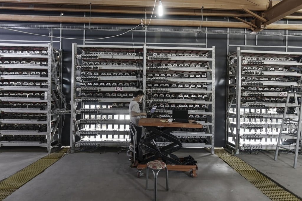 A technician inspects bitcoin mining machines at a facility operated by Bitmain Technologies in Ordos, Inner Mongolia on August 11, 2017. Photo: Bloomberg A technician inspects bitcoin mining machines at a facility operated by Bitmain Technologies in Ordos, Inner Mongolia on August 11, 2017. Photo: Bloomberg