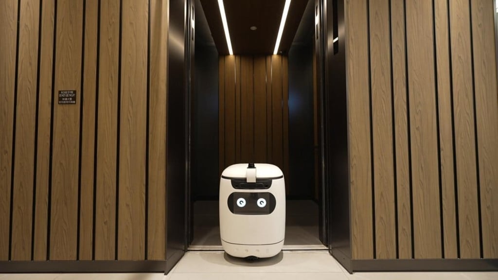 The Rice delivery robots can travel on elevators to deliver meals in quarantine hotels, allowing the establishments to protect their employees while providing necessary services.