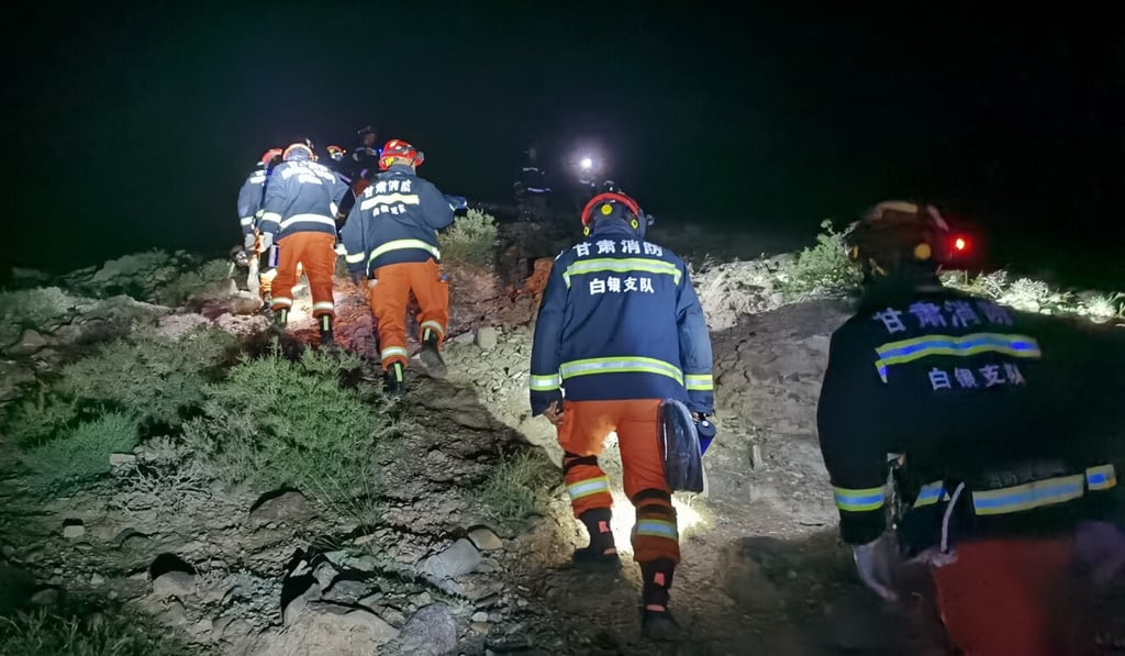 Rescuers search for missing people during the race in China, where 21 people died. Photo: Xinhua