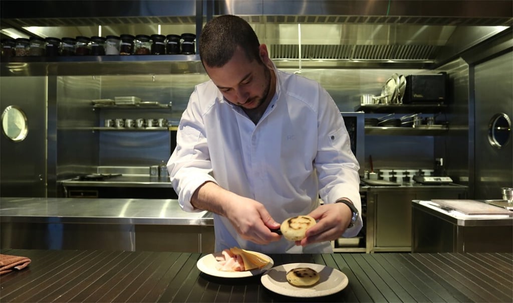 Chef Ricardo Chaneton prepares Venezuelan arepas at Mono in Central. Photo: Jonathan Wong