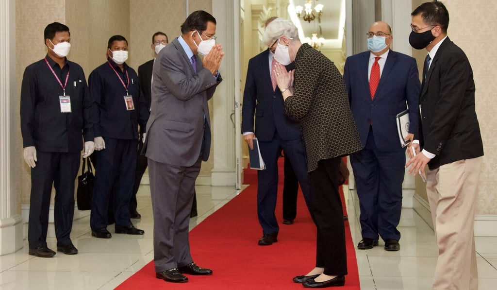 Cambodian Prime Minister Hun Sen greets Deputy Secretary of State Wendy Sherman at the Peace Palace in Phnom Penh. Photo: AFP