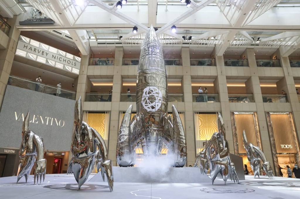 Futura’s six-metre tall stainless steel spaceship at the Landmark Atrium in Hong Kong’s Central district. Photo: K.Y. Cheng Futura’s six-metre tall stainless steel spaceship at the Landmark Atrium in Hong Kong’s Central district. Photo: K.Y. Cheng