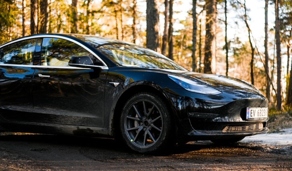 A vaccinated Hongkonger will be given the keys to a Tesla Model 3 Long Range in another lottery announced this week. Photo: Shutterstock