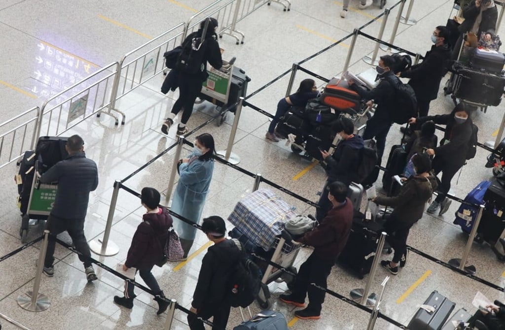 Passengers arriving at Hong Kong International Airport are taken to designated quarantine hotels. Photo: Nora Tam