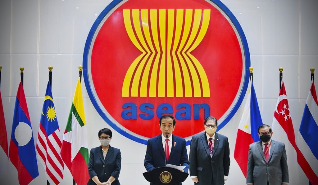 Indonesian President Joko Widodo (centre) delivers his press statement following the Asean Leaders’ Meeting at the Asean Secretariat in Jakarta on April 24. Photo: Indonesian Presidential Palace via AP Indonesian President Joko Widodo (centre) delivers his press statement following the Asean Leaders’ Meeting at the Asean Secretariat in Jakarta on April 24. Photo: Indonesian Presidential Palace via AP