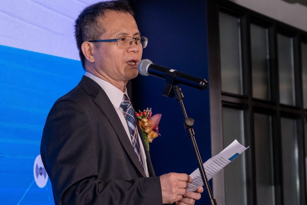 Jeff Chen, founder and CEO of uCloudlink, was inspired to create technology to help business travellers switch between numerous internet providers after experiencing problems abroad. Jeff Chen, founder and CEO of uCloudlink, was inspired to create technology to help business travellers switch between numerous internet providers after experiencing problems abroad.