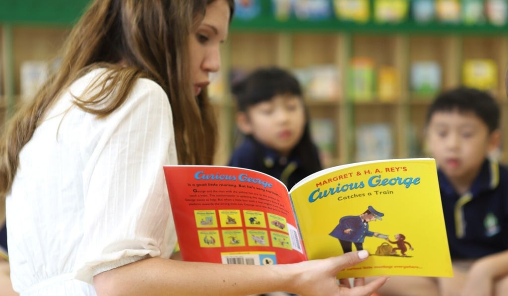 Teachers at CAPCL often engage directly with pupils in pairs or small groups to encourage them to be more curious about learning.