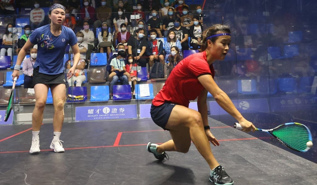 Lee Ka-yi (front) on her way to capturing her first Hong Kong women’s title after beating Tong Tsz-wing in the final. Photo: Dickson Lee Lee Ka-yi (front) on her way to capturing her first Hong Kong women’s title after beating Tong Tsz-wing in the final. Photo: Dickson Lee