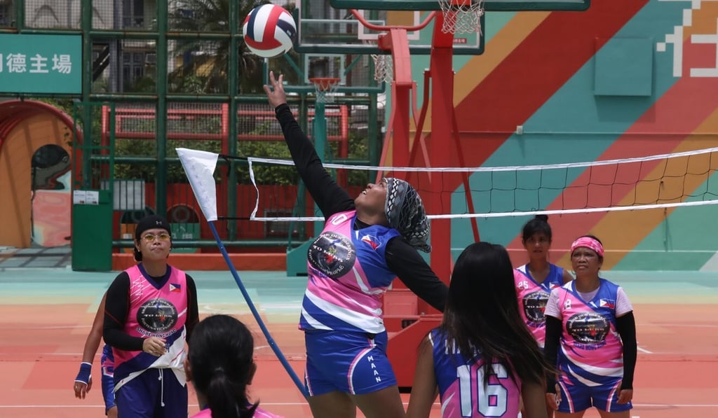 Maan Salvador reaches for a ball during practice. Photo: Jonathan Wong